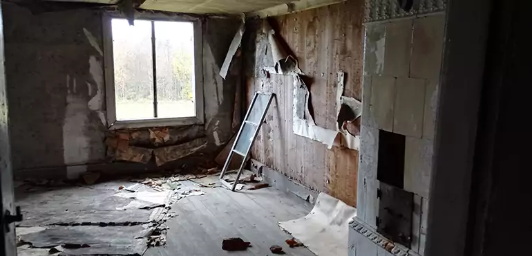 Why Selling a Distressed House Through Traditional Methods Fails in Fontana